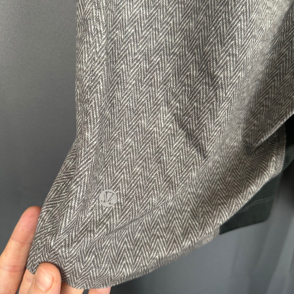 Lululemon Mens Grey Herringbone Athletic Training Shorts Black Waistband - Picture 7 of 9